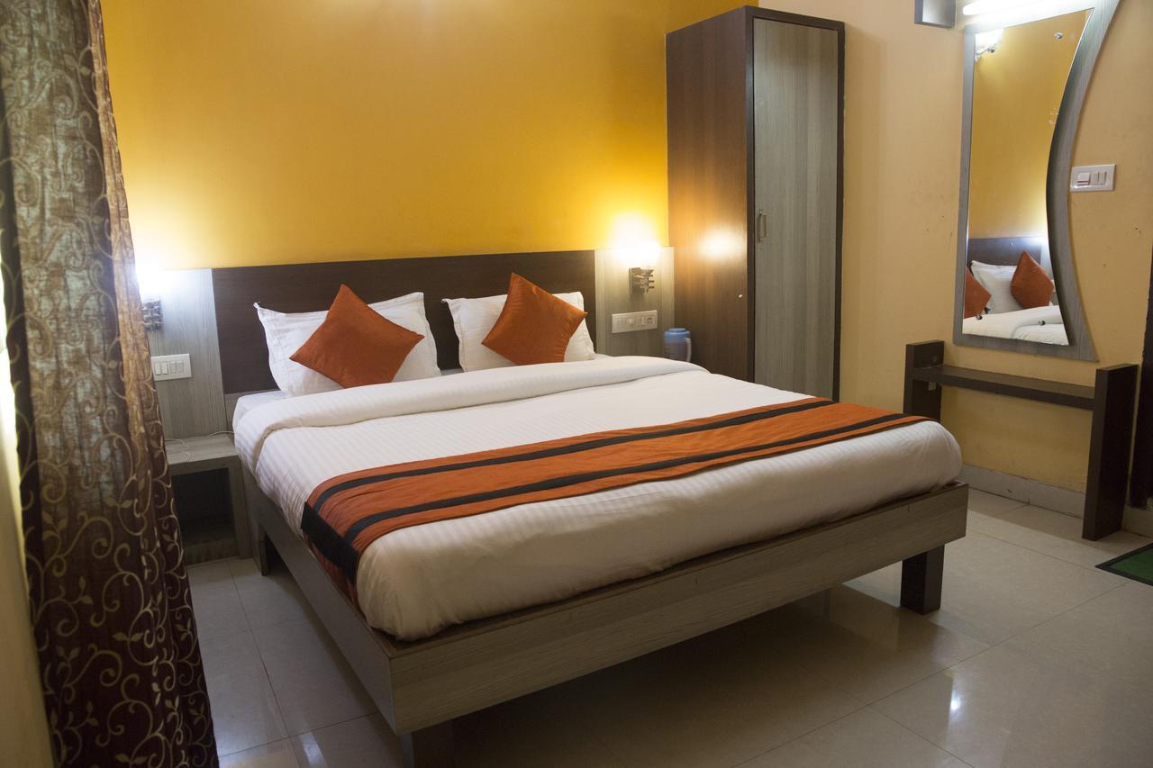 Oyo 7680 Park Lagoon Hotel Puri Buitenkant foto