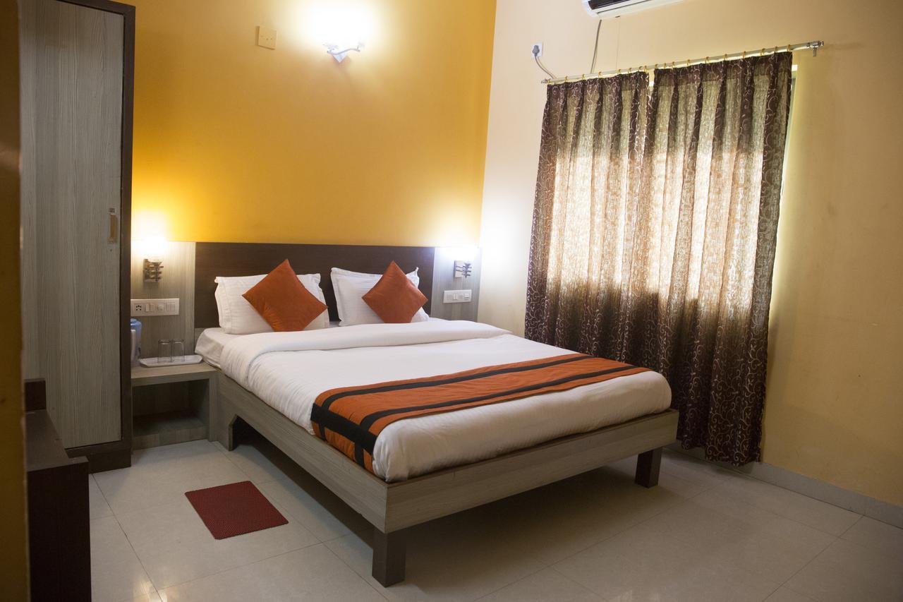 Oyo 7680 Park Lagoon Hotel Puri Buitenkant foto