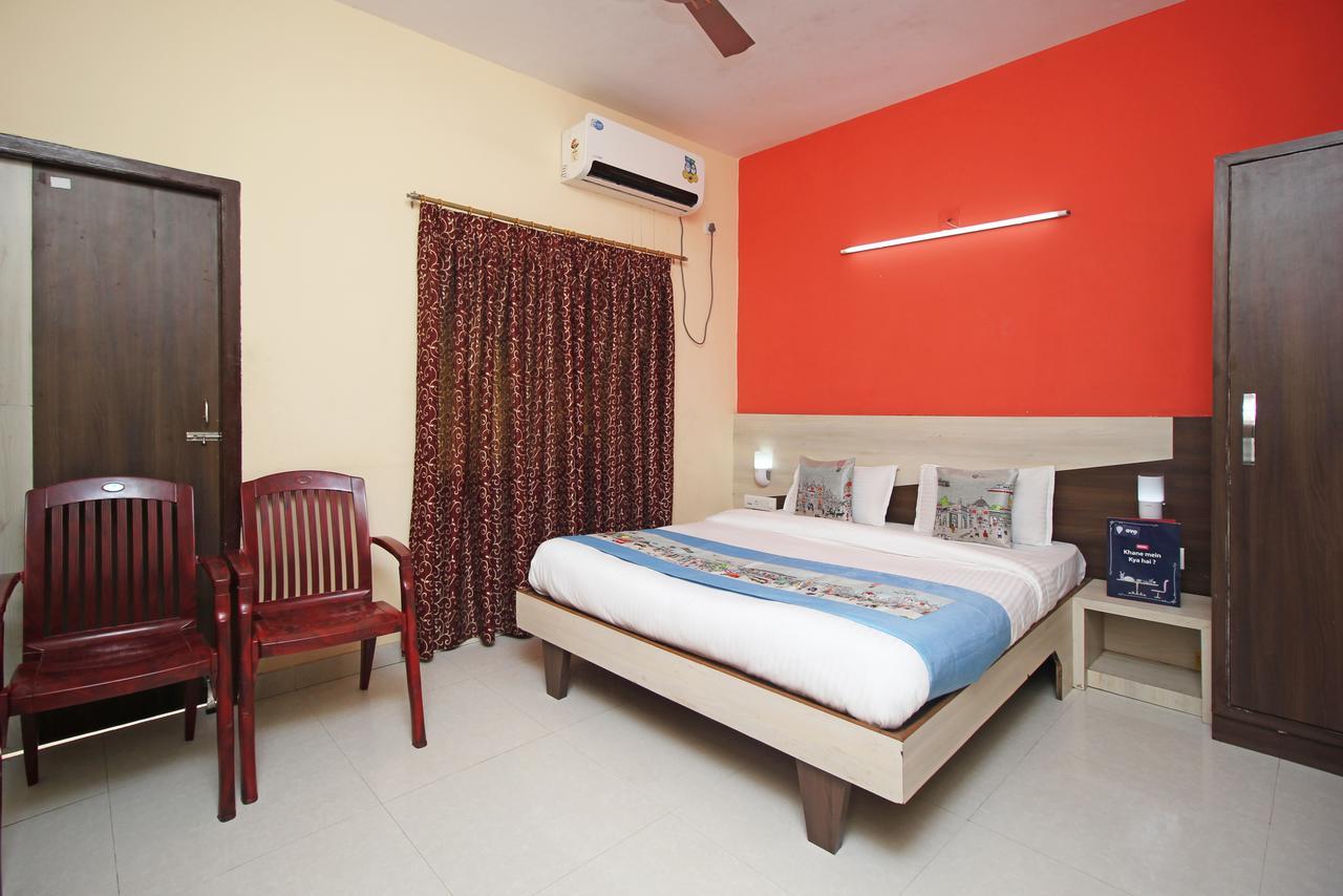 Oyo 7680 Park Lagoon Hotel Puri Buitenkant foto