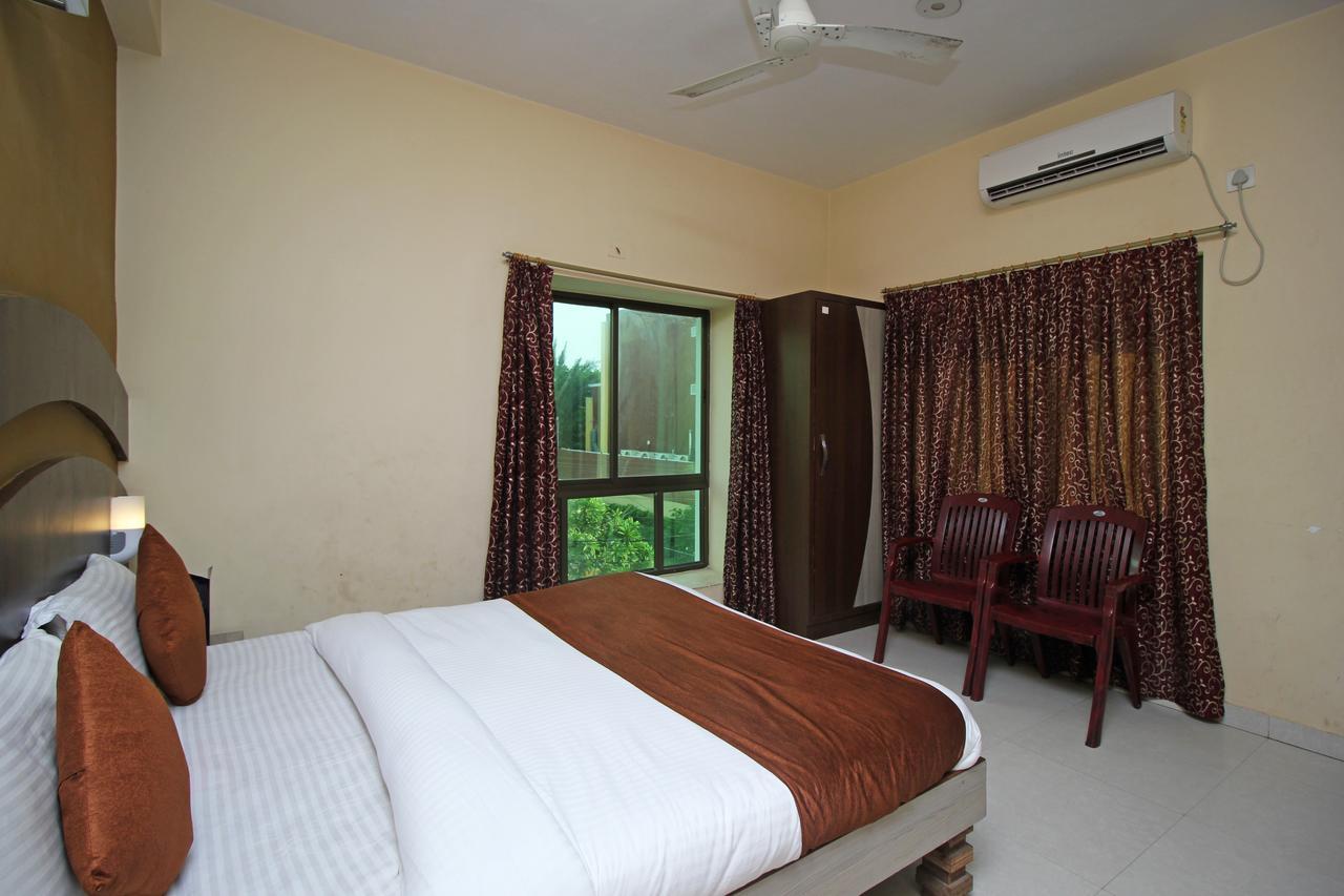 Oyo 7680 Park Lagoon Hotel Puri Buitenkant foto