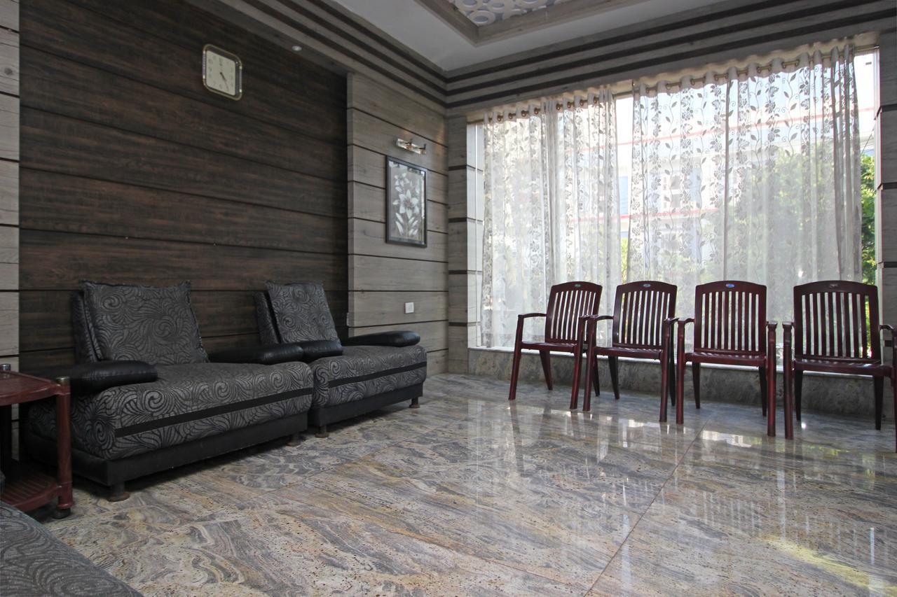 Oyo 7680 Park Lagoon Hotel Puri Buitenkant foto